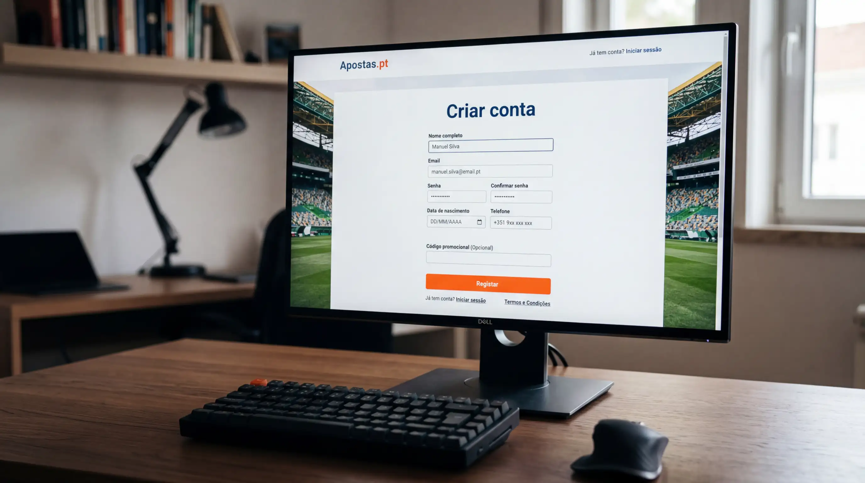 Ecrã de computador com um formulário de registo numa casa de apostas portuguesa